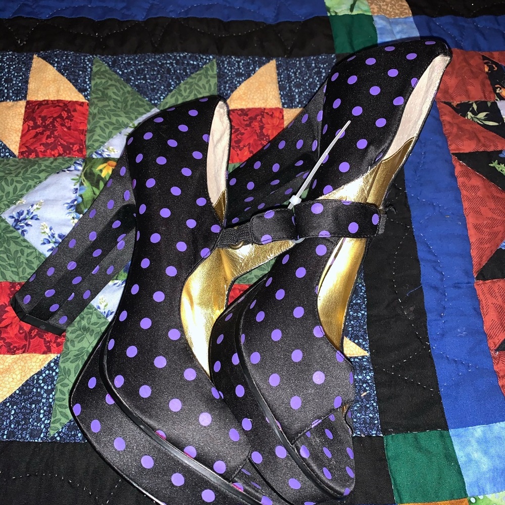 Y-NOT Open Toe Polka-dot Platforms - Picture 2 of 7